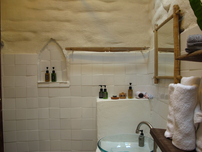 Bathroom 4, Pranberry Bed and Breakfast, Pran Buri