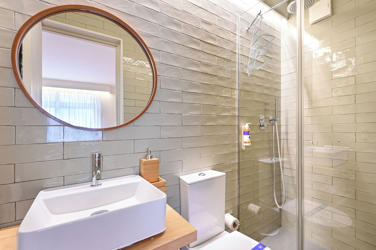 Bathroom 4, Sleep in Office, Porto