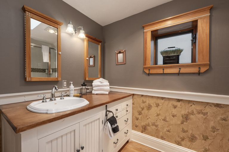 Bathroom 3, West Portal Cabin 4 Bedroom Cabin, Grand