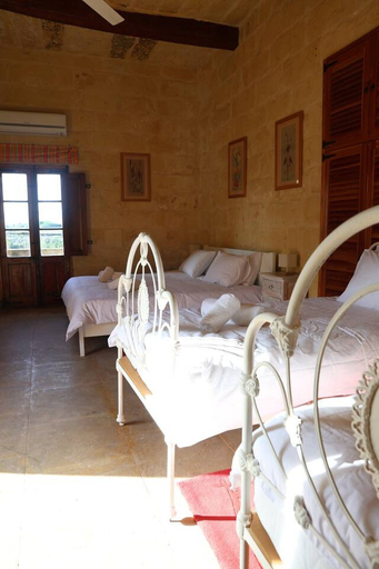 Room 3, Rustic Xag ra Farmhouse With Pool Garden BBQ