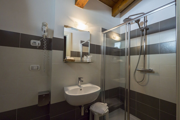 Bathroom 5, Hotel Centova, Perugia