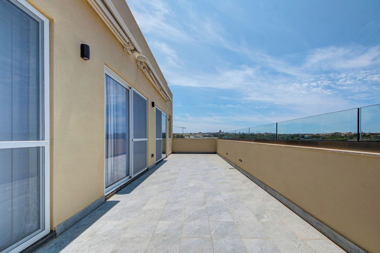 Room 2, Stylish Gozo Penthouse Spacious and Quiet Terrace