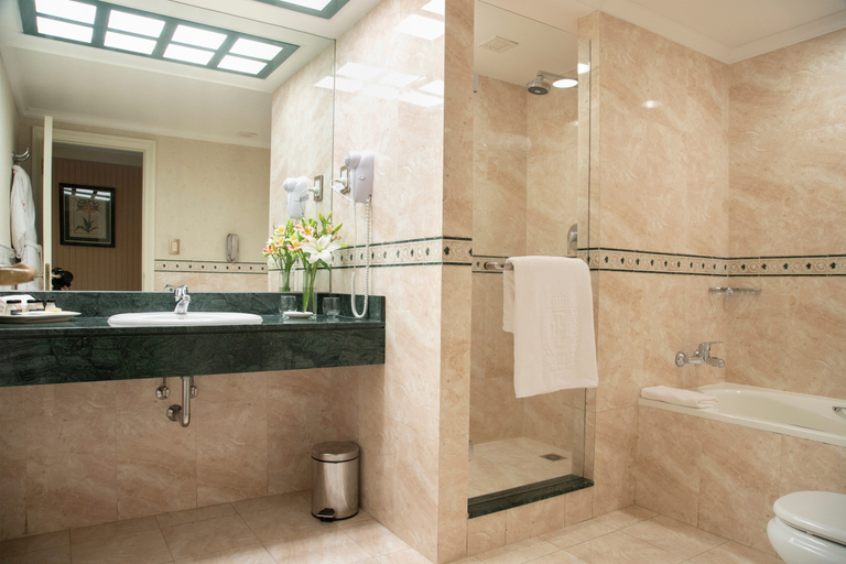 Bathroom 5, Emperador, Distrito Federal