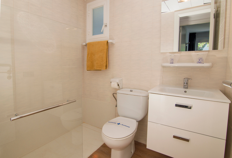 Bathroom 3, Duvabitat Apartments, Baleares