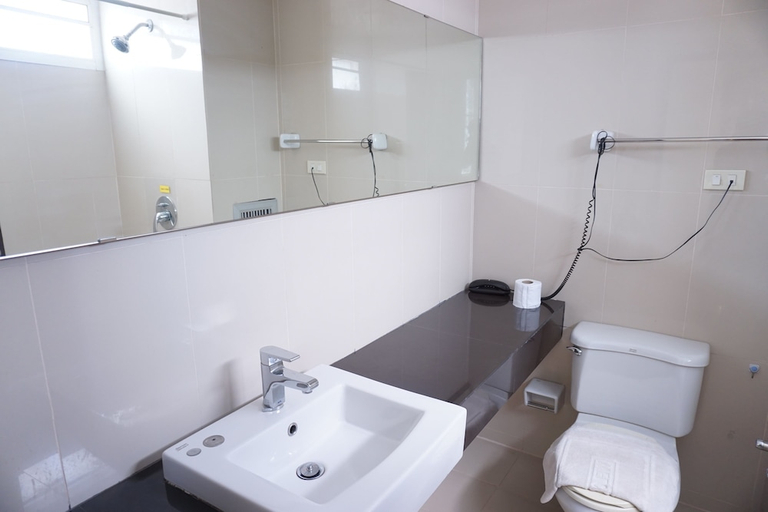 Bathroom 2, Panatara Hotel, Muang Chumphon