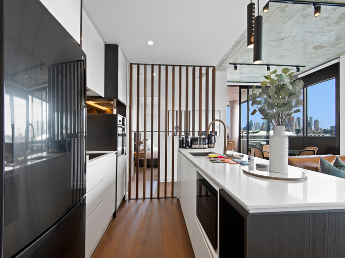 2, Executive 2-Bed Apartment with Views, Gym and Spa, Melbourne