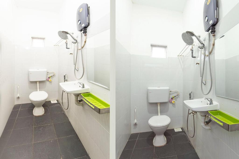 Bathroom 4, Sg Rengit City Resort 1, Kota Tinggi