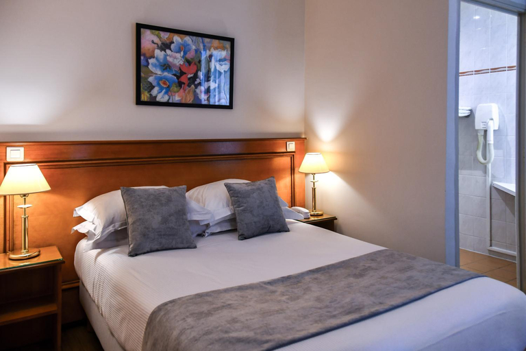 Bedroom 3, Hotel des Deux Avenues, Paris