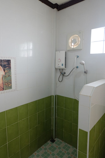 Bathroom 3, Big Tree Resort, Mueang Kamphaeng Phet