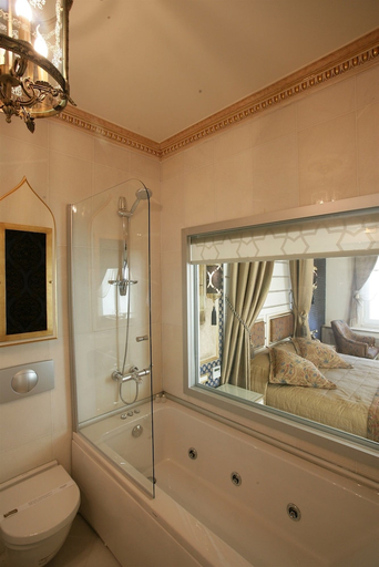 Bathroom 5, Fuat Paşa Oteli, Sarıyer