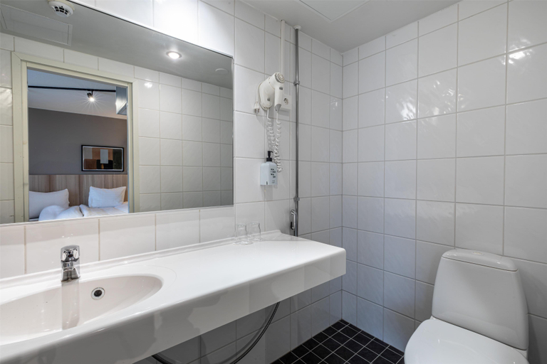 Bathroom 3, Scandic Laajavuori, Central Finland