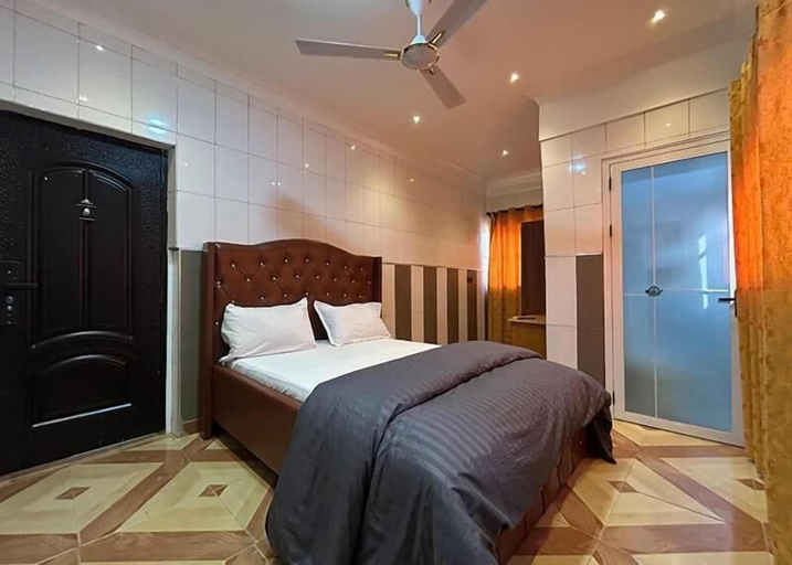 Room 2, Hinstock Hotel, Tema
