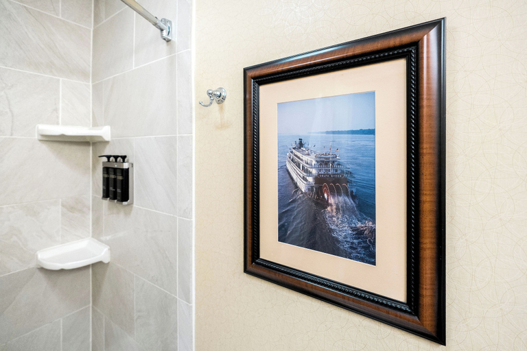 Bathroom 5, Fulton Steamboat Inn, Lancaster