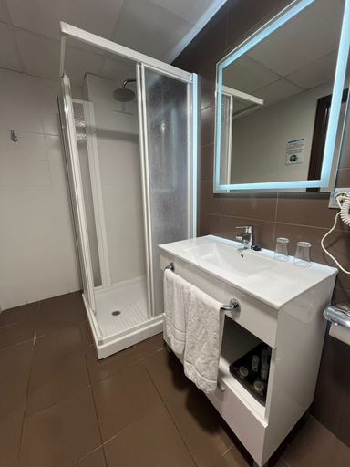 Bathroom 3, Hotel Clopy Rocamar, Alicante