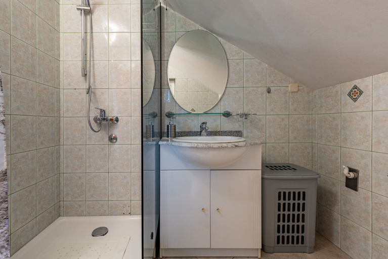 Bathroom 4, Villa Chervil, Benkovac