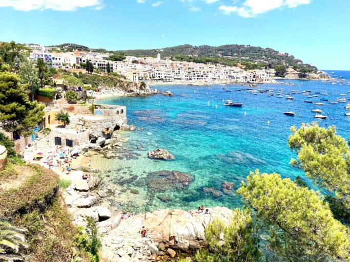 3, Apartment in Spain by Sandy Beach  Sea Views, Girona