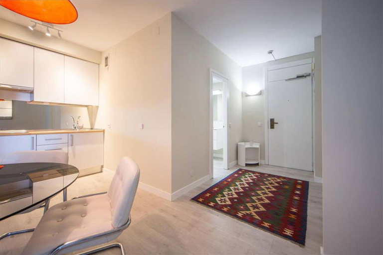 Room 4, Colon 902 in Madrid With 1 Bedrooms and 1 Bathrooms, Madrid