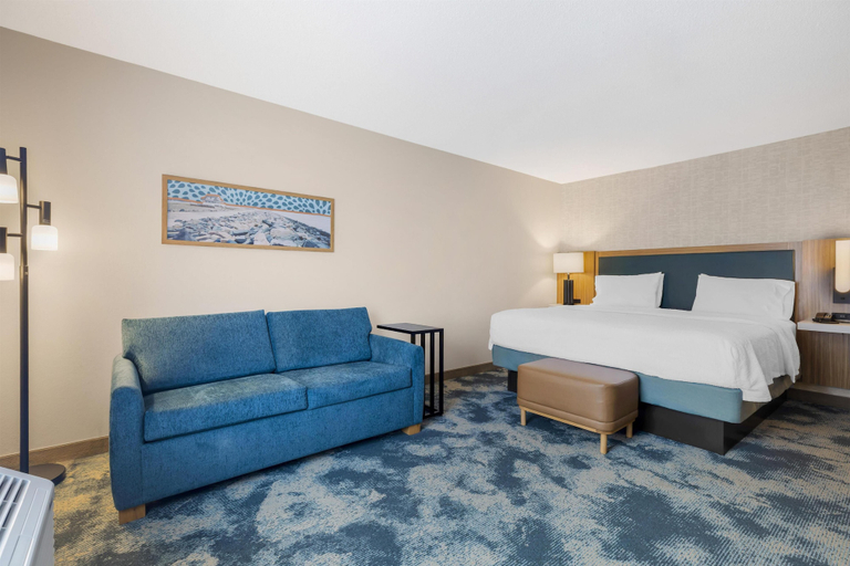 Bedroom 4, Hampton Inn & Suites Plymouth, Plymouth