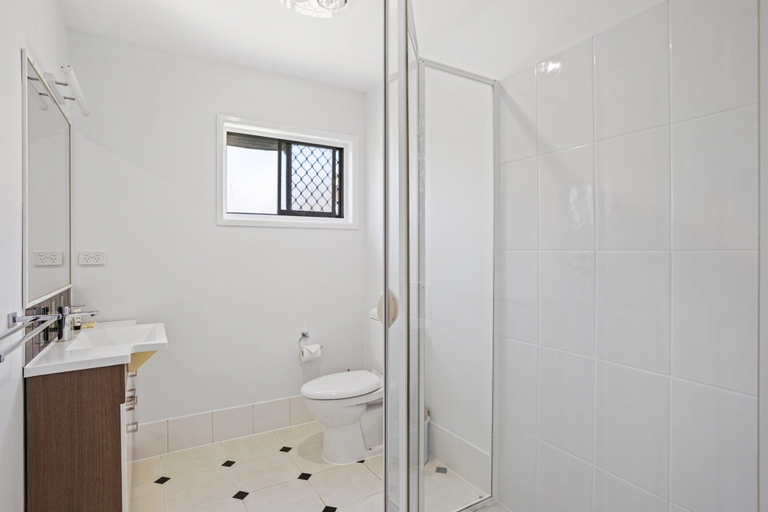 Bathroom, Windsor Cosy 2-bedroom Unit in Quiet Neighborhood, Windsor