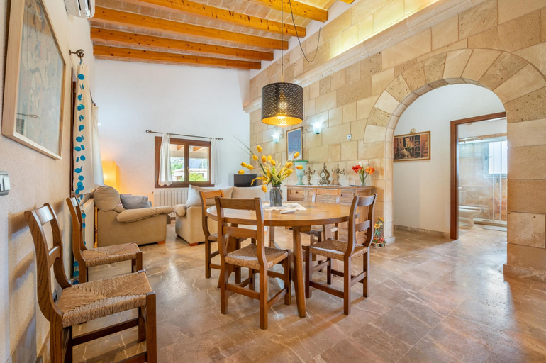 Room 3, Can Jaume la Font by Vida Villas Private Pool Walk to Restaurants, Baleares