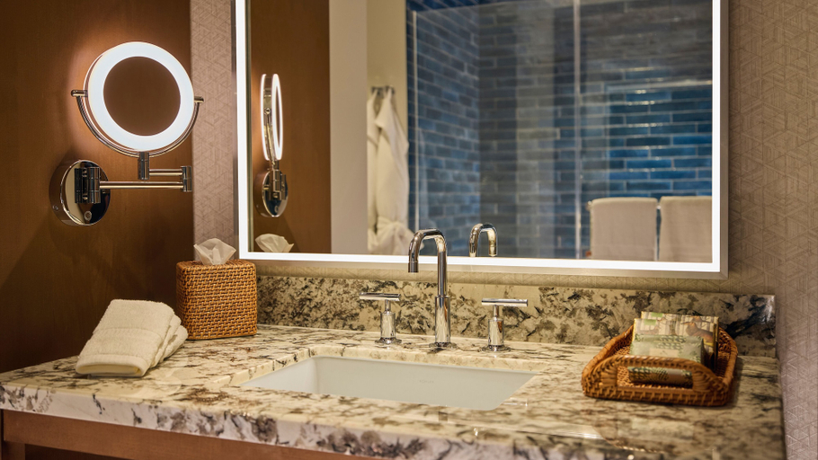 Bathroom 3, Snoqualmie Casino & Hotel, King