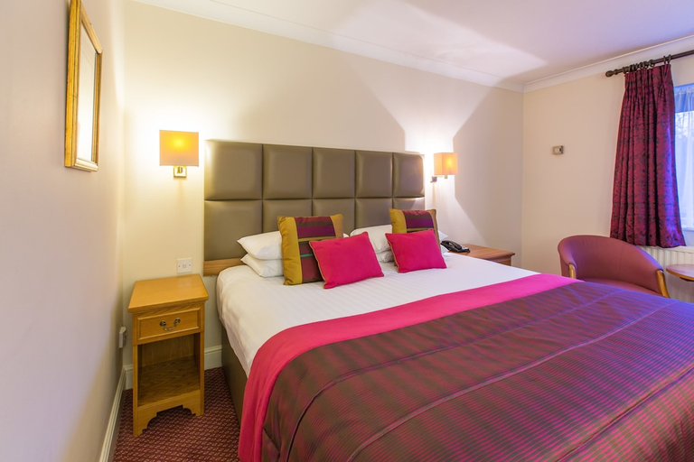 Guestroom 3, Bridgewood Manor, Kent