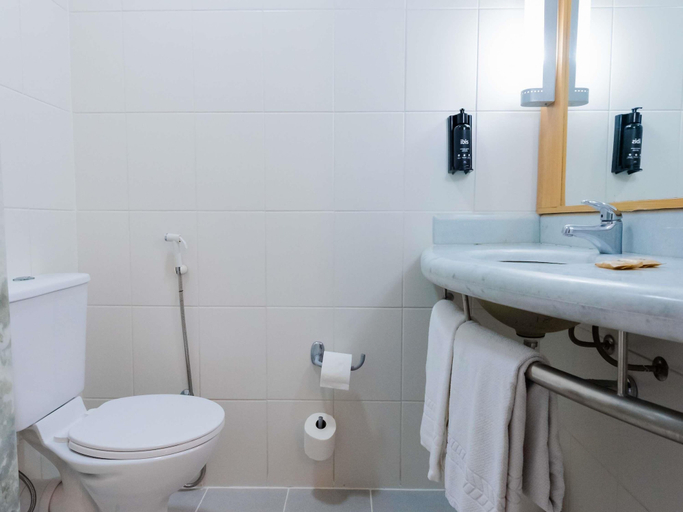Bathroom 5, ibis Porto Alegre Moinhos de Vento, Porto Alegre