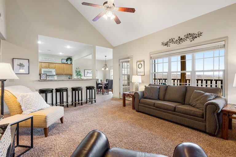 Others 4, The Gathering Place - Minutes to 61-acre Theme Park, Stone