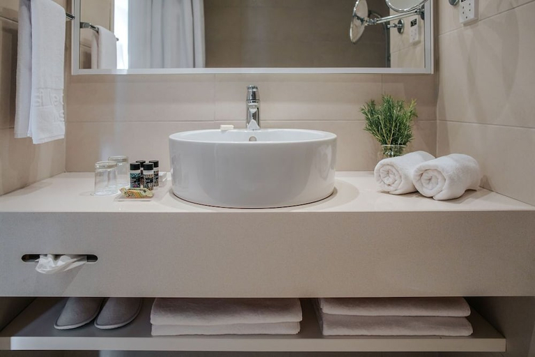 Bathroom 5, Nissi Beach