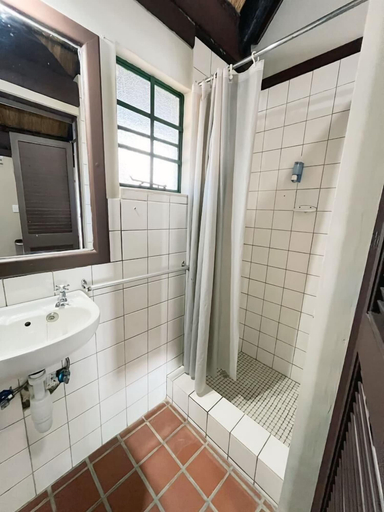 Bathroom 3, Ngandu Hotel - Rundu, Rundu Urban