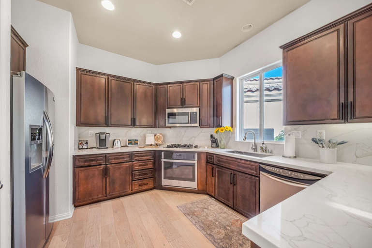 Room 4, Bright Desert Villa w Pool Tennis, Riverside