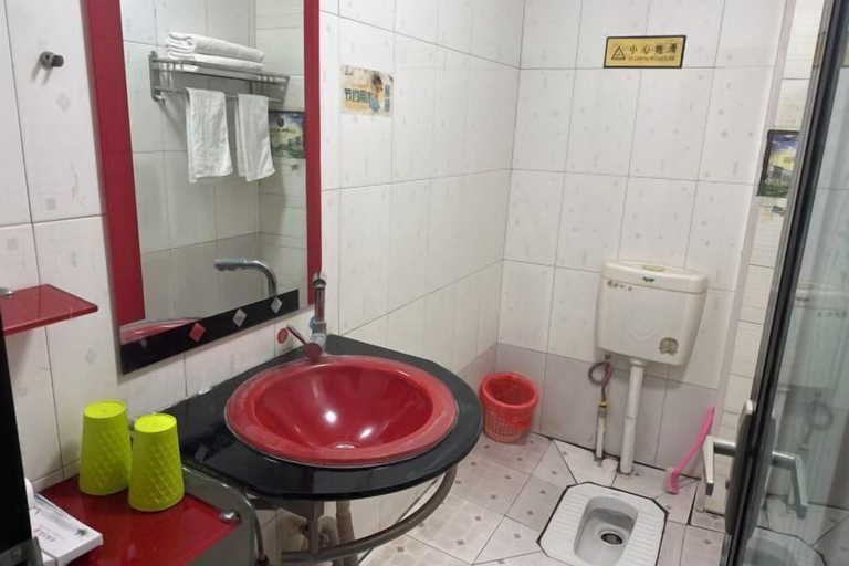 Bathroom 5, Guangnan Qiyiyuan Hotel, Wenshan Zhuang and Miao