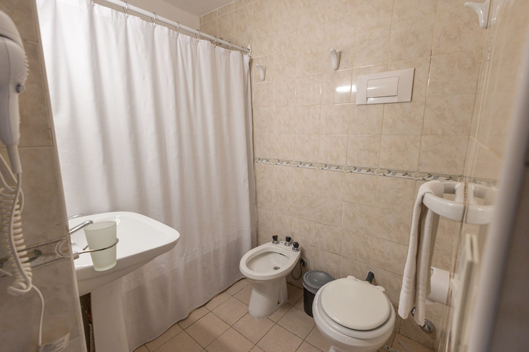 Bathroom 4, Hotel Plaza Bariloche, Bariloche