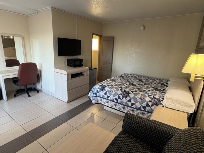 Room 3, American Inn, Brevard