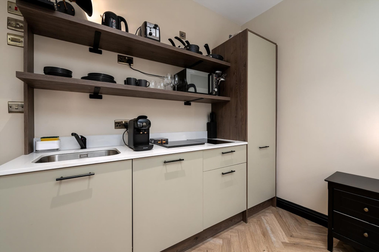 Room 2, Guestready - The Euston Hotel, London