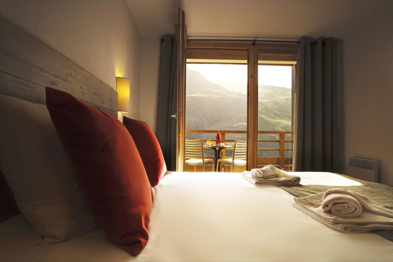Room 5, Apartment in France With Spa and Pool, Savoie