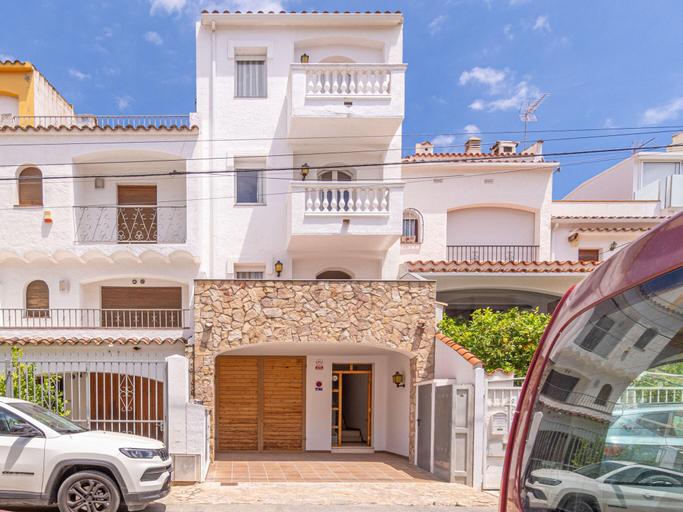 5, Apartment in Empuriabrava near Sandy Beach, Girona