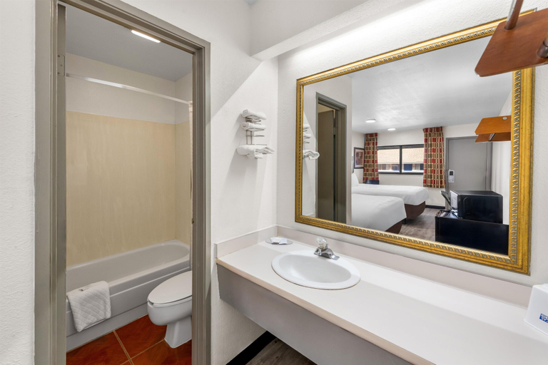 Bathroom 4, Americas Best Value Inn Kansas City E Independence, Kansas City