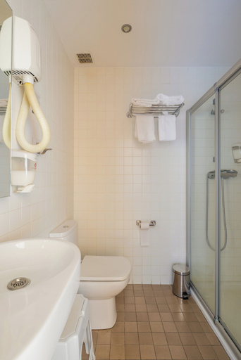 Bathroom 3, Hostal Izar-Ondo, Navarra