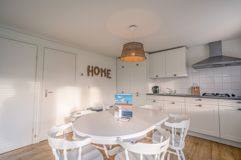 Private kitchen 2, Cozy Detached Bungalow for 4 Persons, Texel