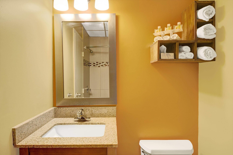 Bathroom 5, Days Inn by Wyndham Southington, Hartford