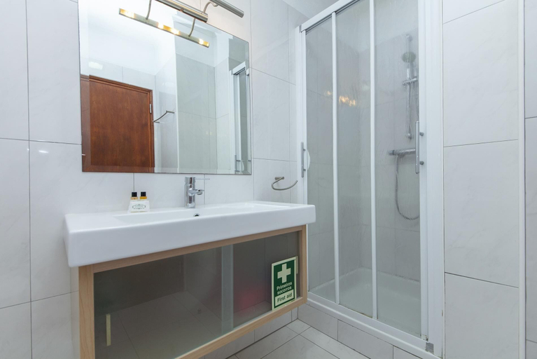 Bathroom 3, A36 - Avenue Flat in Lagos, Lagos