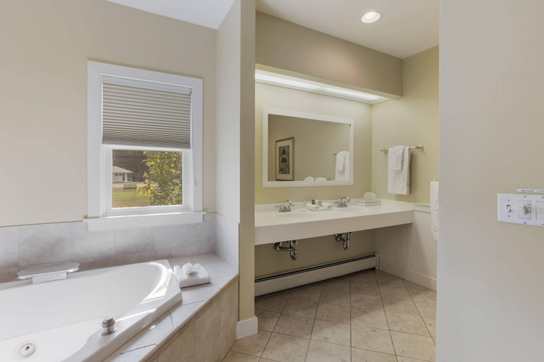 Bathroom 4, The Palmer House Resort, an Ascend Collection Hotel, Bennington