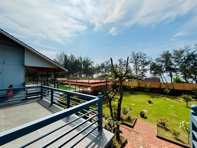 Exterior & Views
