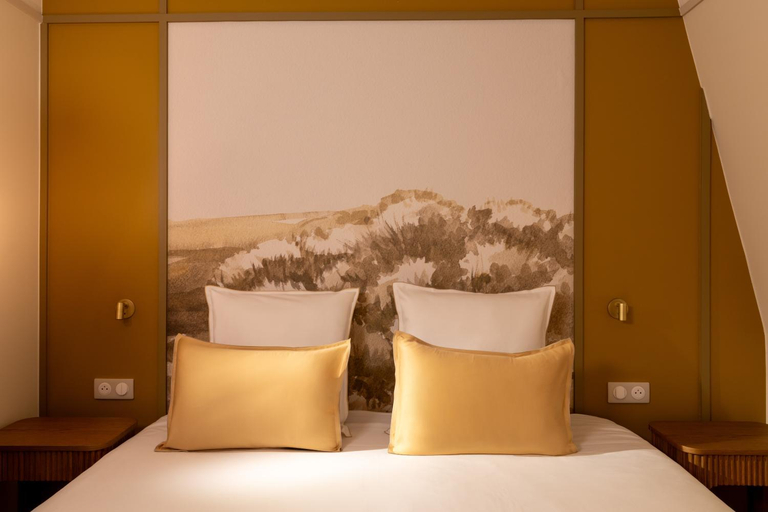 Bedroom 2, Hotel Le Cardinal, Paris