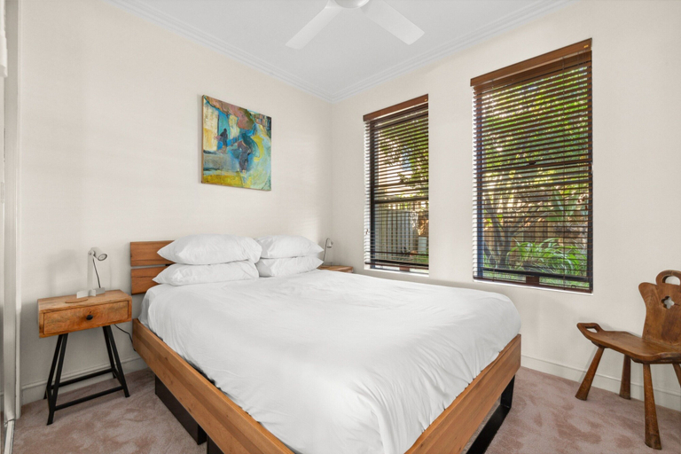 Room 4, Elegant Stay in Balmain With Pool Access, Sydney