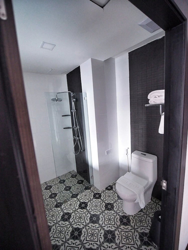 Bathroom 3, Sleep With Me Pattaya, Pattaya
