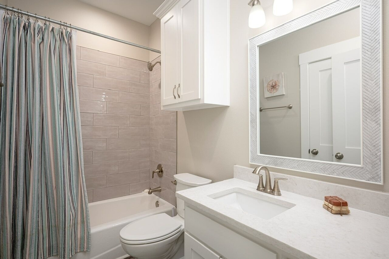 Bathroom 2, Perfectly Happy 4 Bedroom Home, Galveston