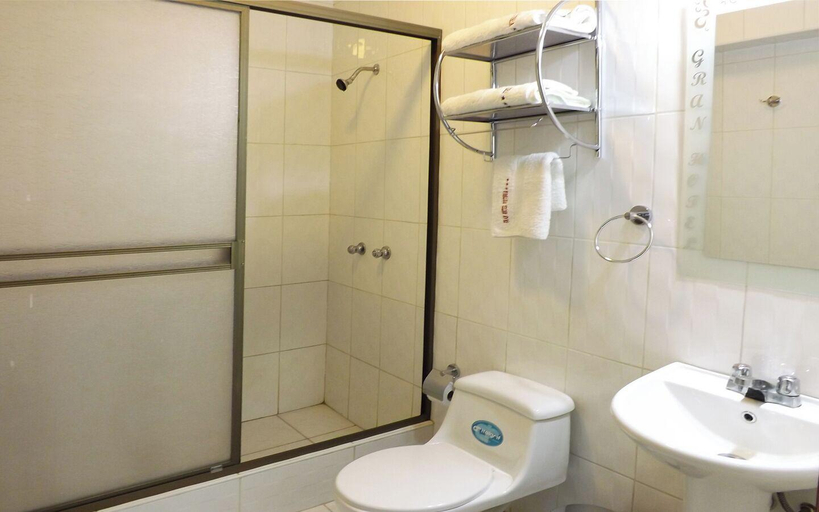 Bathroom 4, Hotel Victoria, Tacna