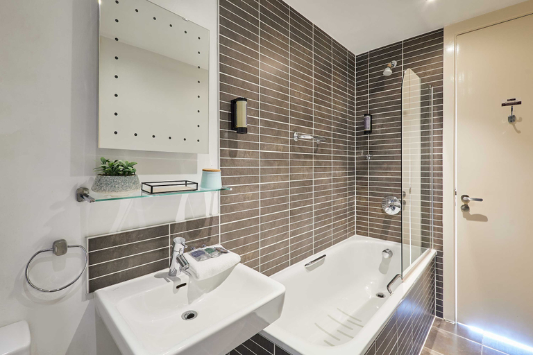 Room 4, Host Stay 408 Hatton Garden, Sefton
